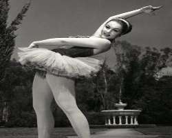 Newmar is also a trained ballet dancer who started learning ballet at an early age. Some of her early roles were of a dancer and also she worked as a 